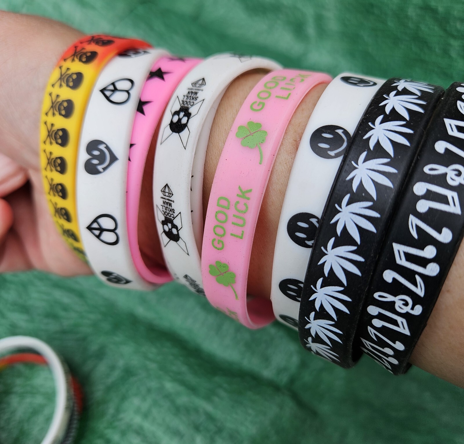5x Unisex Adults Fashion Silicone Rubber Bands Bracelets Spotted Mixed Designs