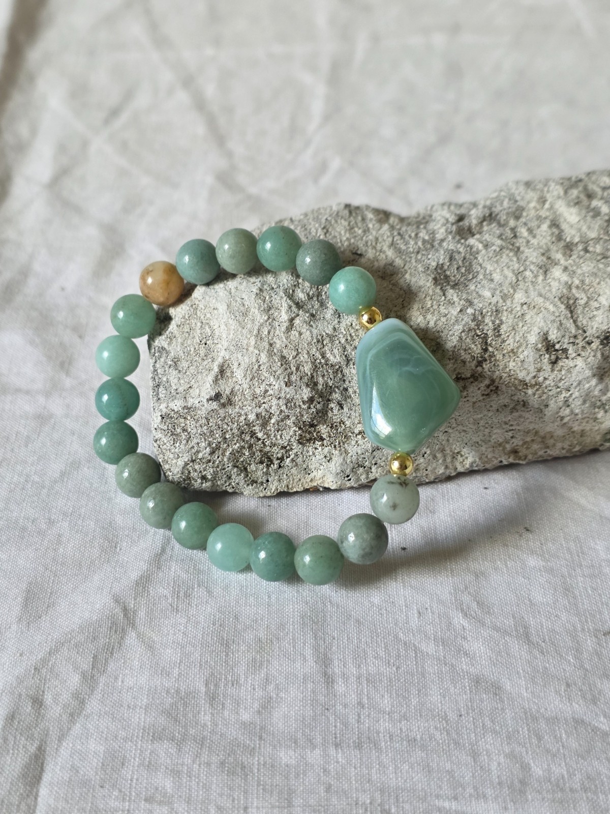 NWOT! Pretty Bracelet with Round Turquoise and Gold Colored Beads