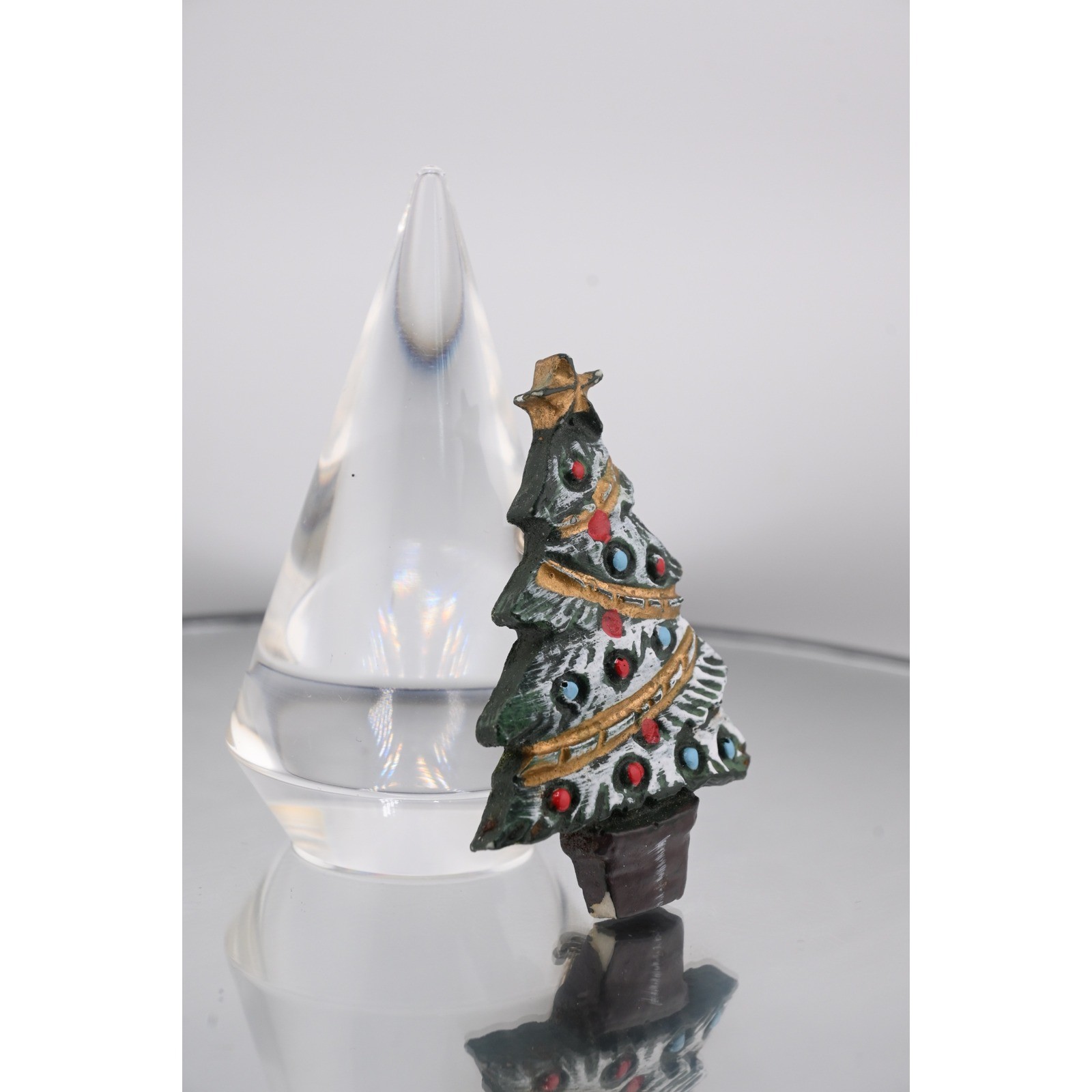 Vintage Hand Painted Ceramic Christmas Tree Brooch.