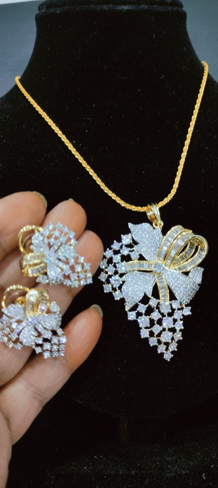 Exclusive High-Quality Chain Set with Pendant & Earrings | E – Handmade in India