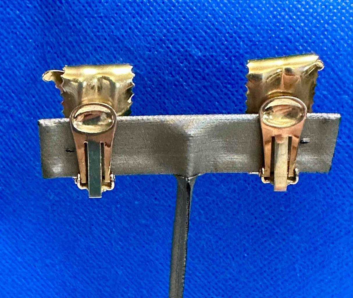 Vntg 3 Piece Gold Tone & Enamel Hinged Bracelet, Brooch & Clip On Earrings Set