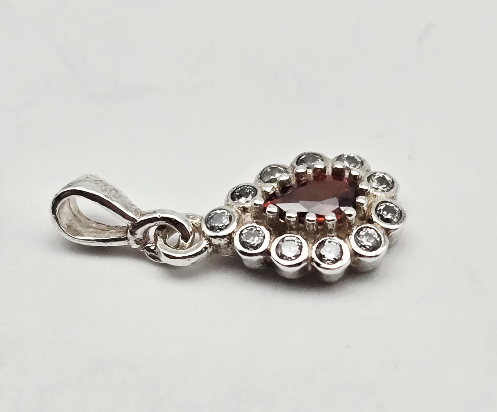 Vintage Sterling Silver Red Gemstone Inlay Halo Petite Drop Pendant – 1.0g
