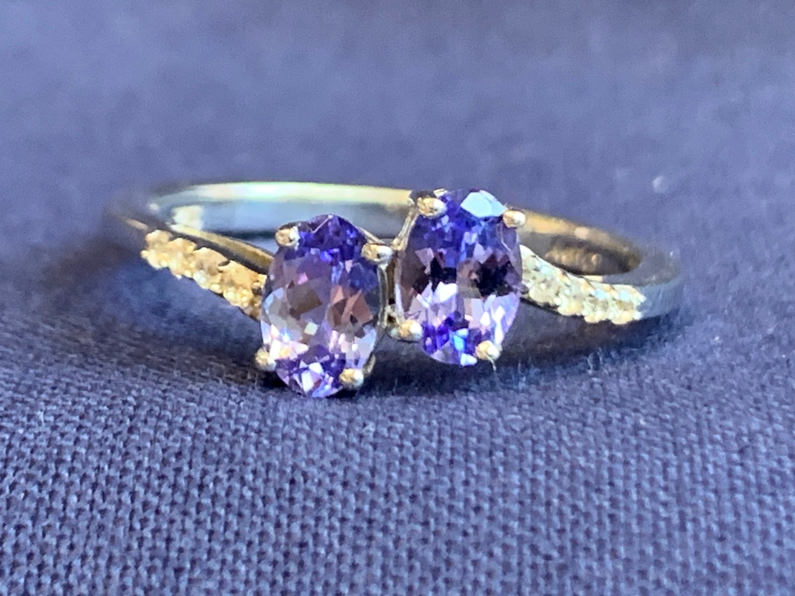 Sterling Silver Ring 2.18g Fine Jewelry Size 8 Band Tanzanite Look Stones *READ*