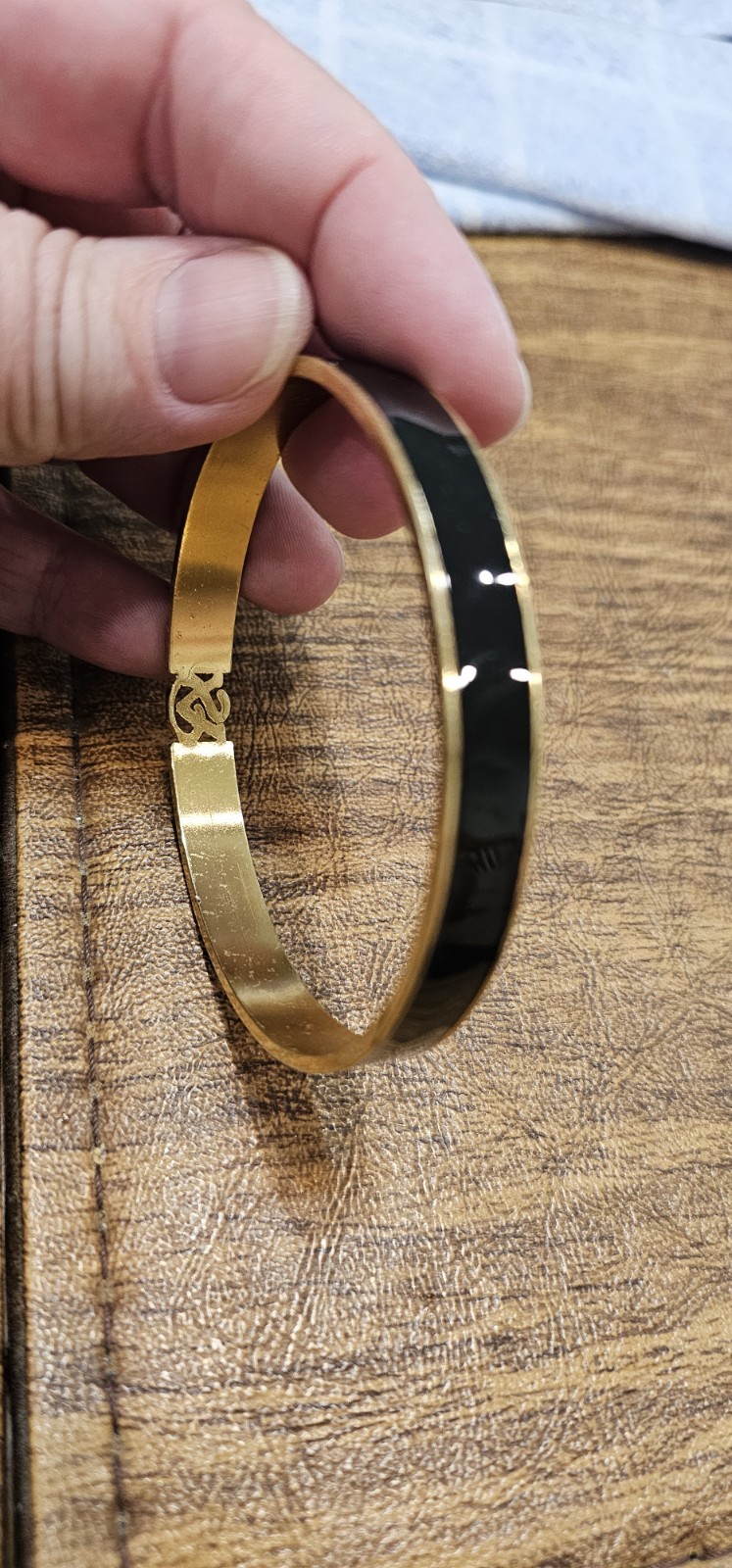 Victoria’s Secret VS Black Enamel Gold Tone Slip On Bangle Bracelet 8.5