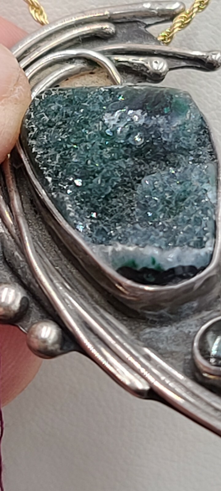 PENDANT & BROCH : DREWSY of SERAPHINITE w/ TOURMALINE