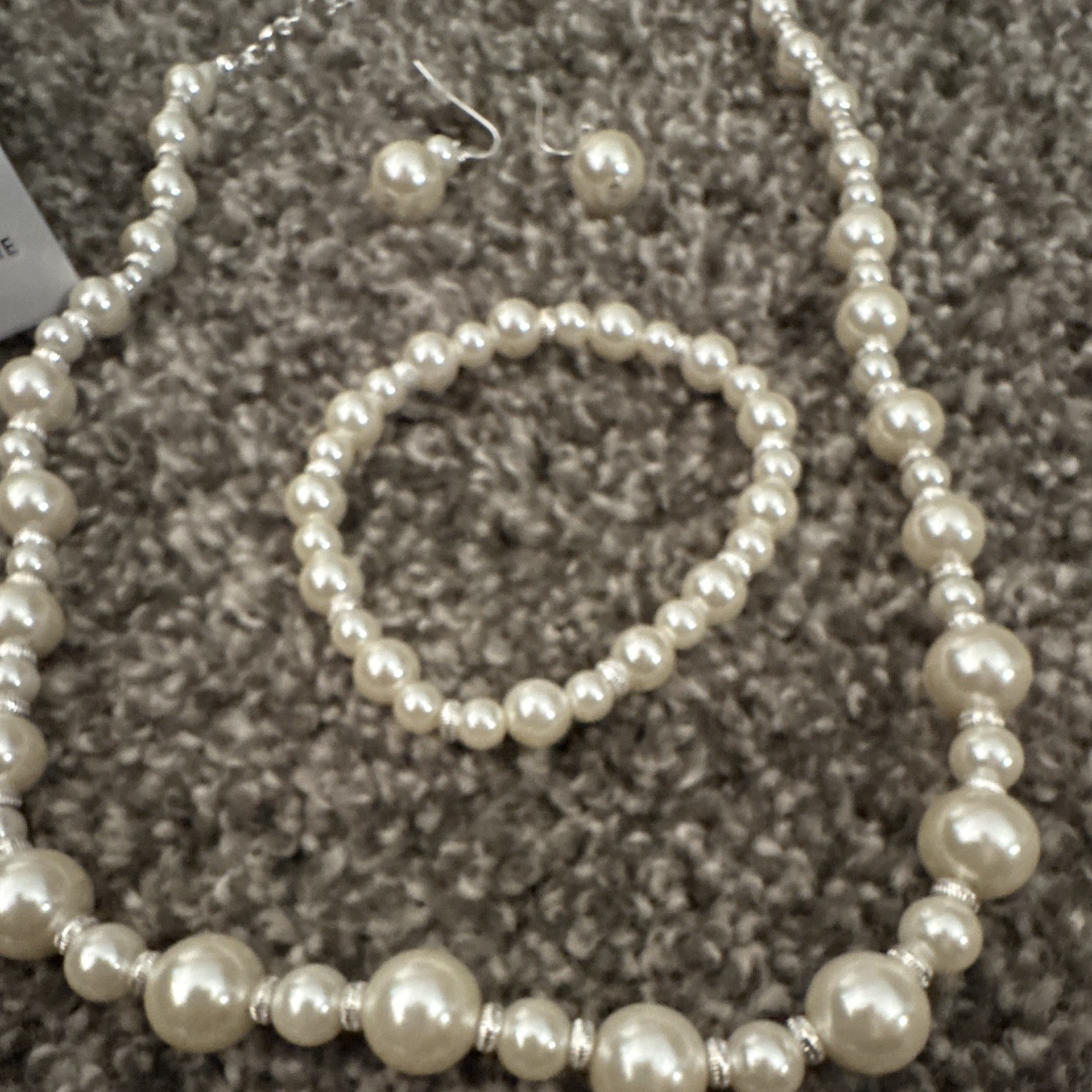 Avon Hollie 3pc Jewelry Set Necklace Bracelet Earrings White Simulated Pearl