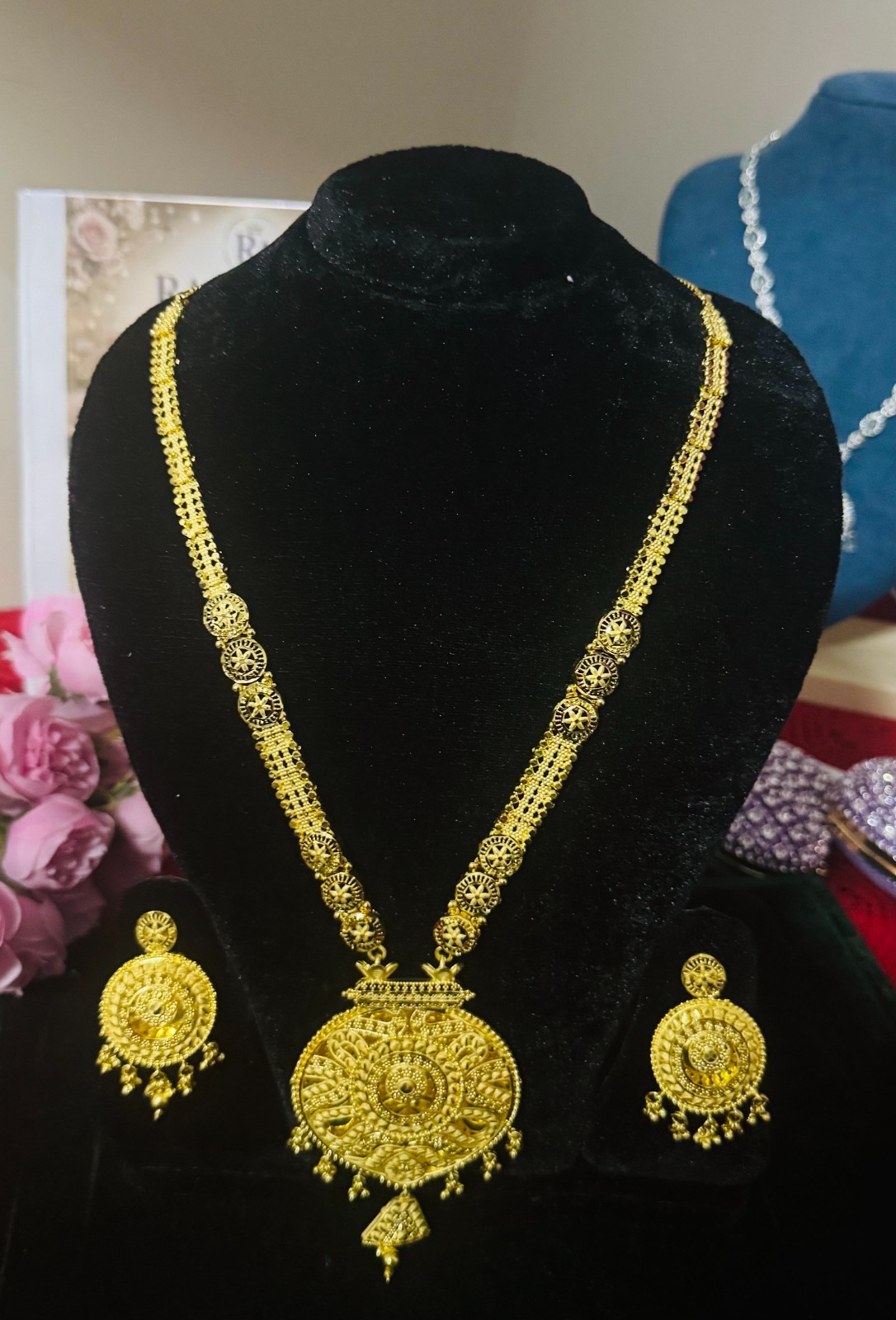 22K Dubai Gold Plated Traditional Pendant Necklace Set with Matching Earrings