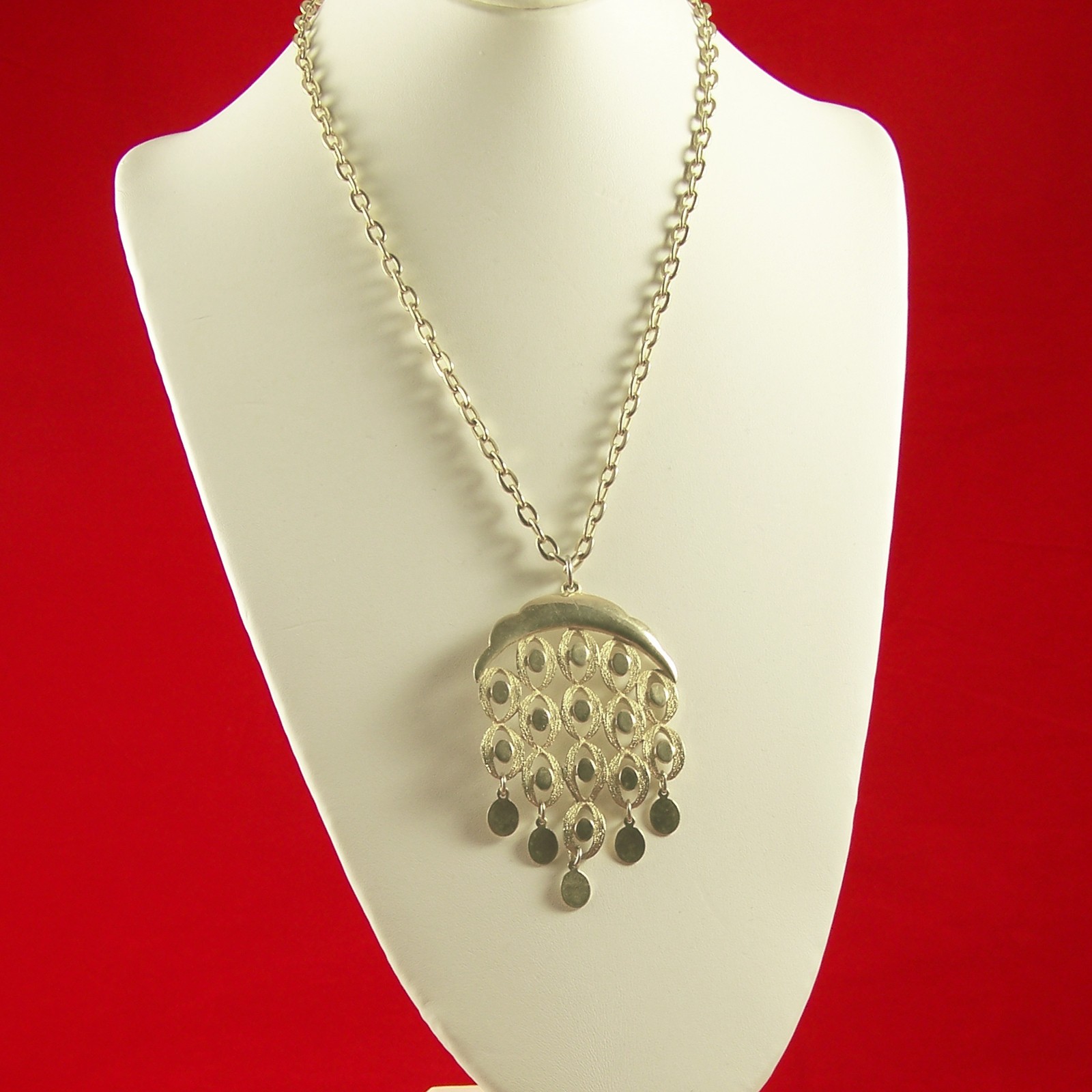 Waterfall Style Bib Necklace Goldtone Chain Filigree Oval Dangle Links 23″ Long