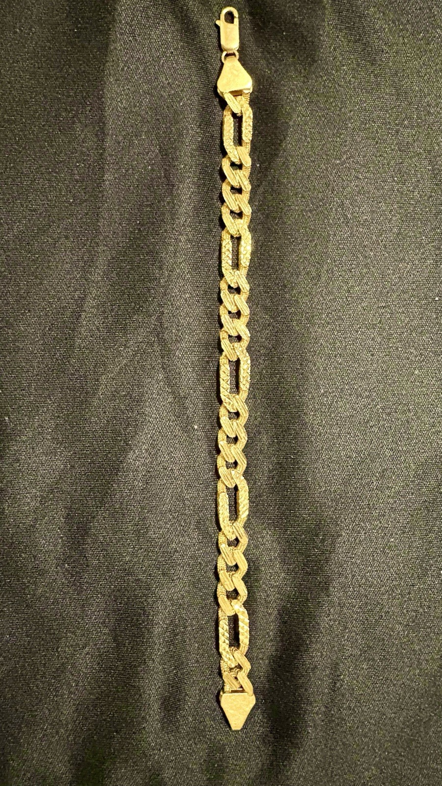 22K Gold Figaro Chain Link Bracelet 8in. Lobster Clasp, No Main Stone