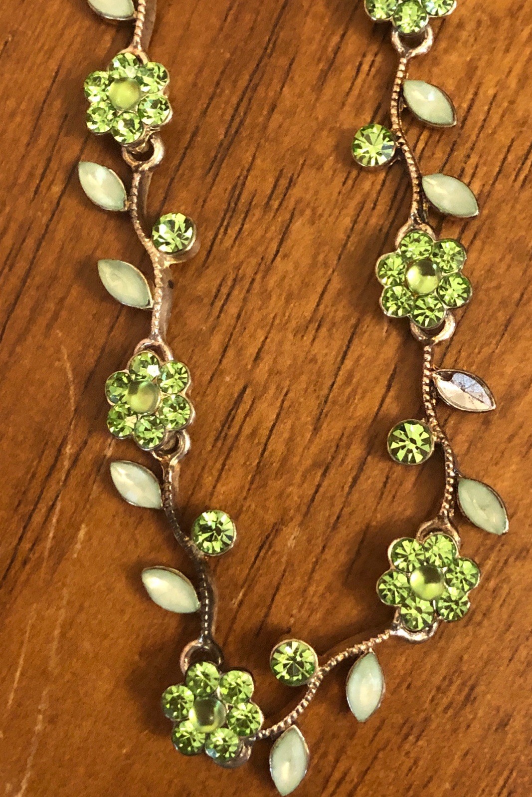 Silver Tone Necklace & Pierced Earring Set With Green Flowers 14-17 In (Read) T1