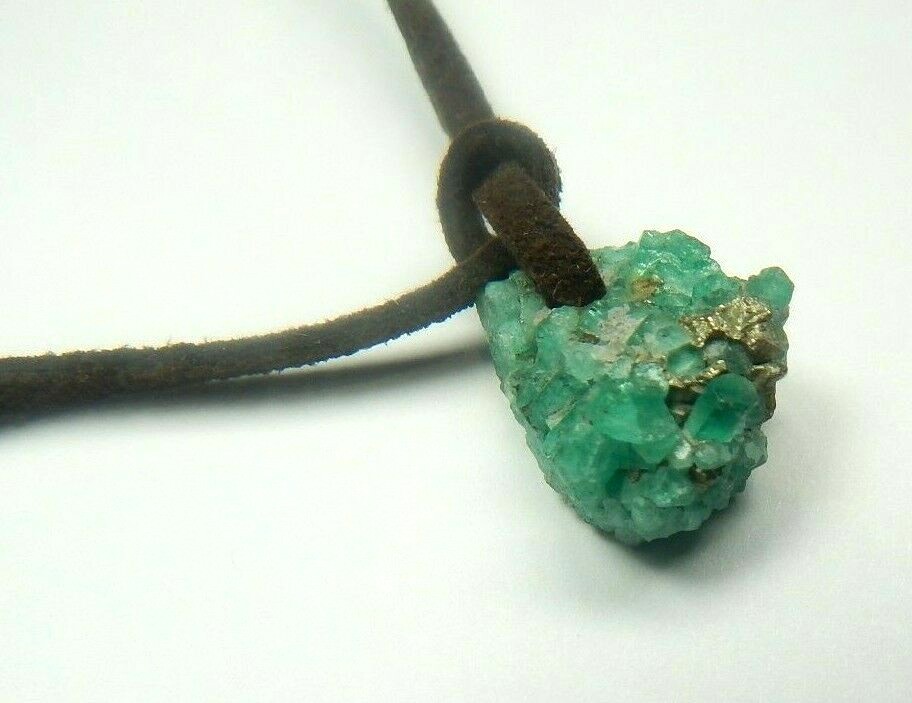 Colombian Emerald Rock with crystals 15.00 Cts Mineral Beryl Cow Leather Muzo Mi