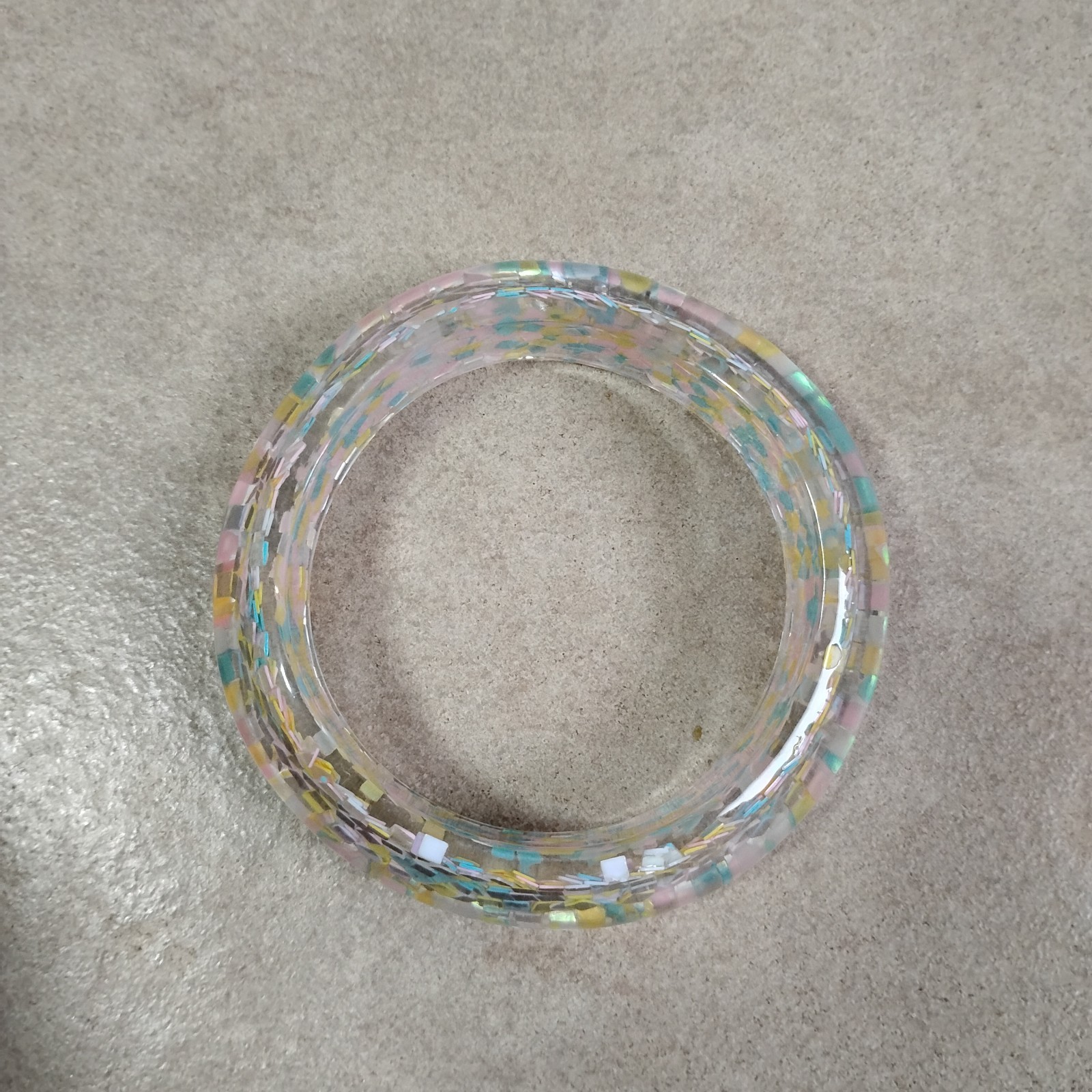 New Confetti Encased Bangle Bracelet Wavy Sz 8.5 Chunky Plastic Resin Iridescent