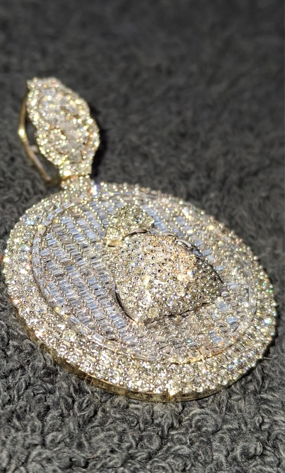 10k Gold Mens Baguette Diamond Money Bag Circle Pendant 5 Cttw