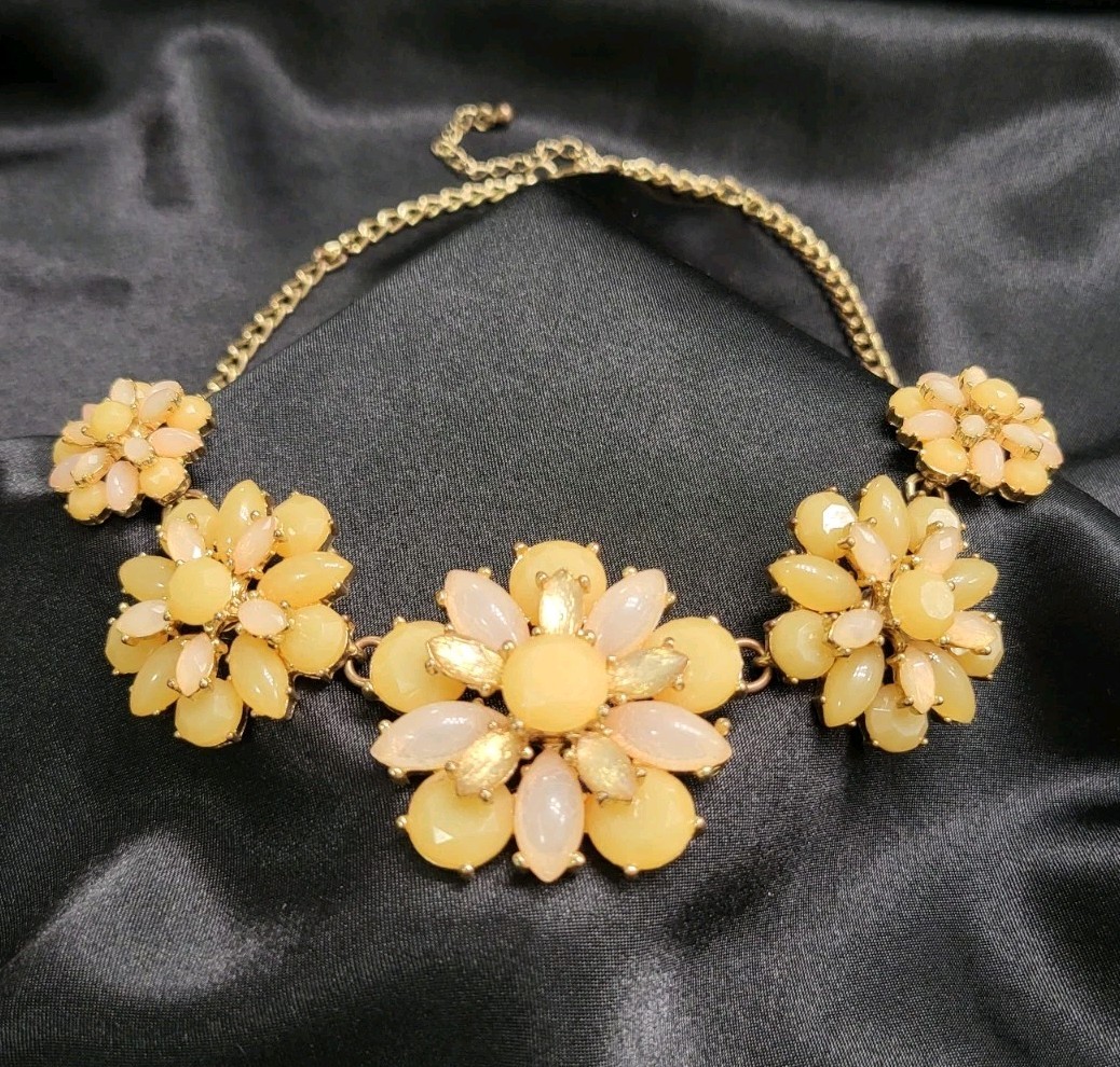 Vintage Style Peach & Pink Floral Cluster Statement Necklace Gold Tone Bib Resin