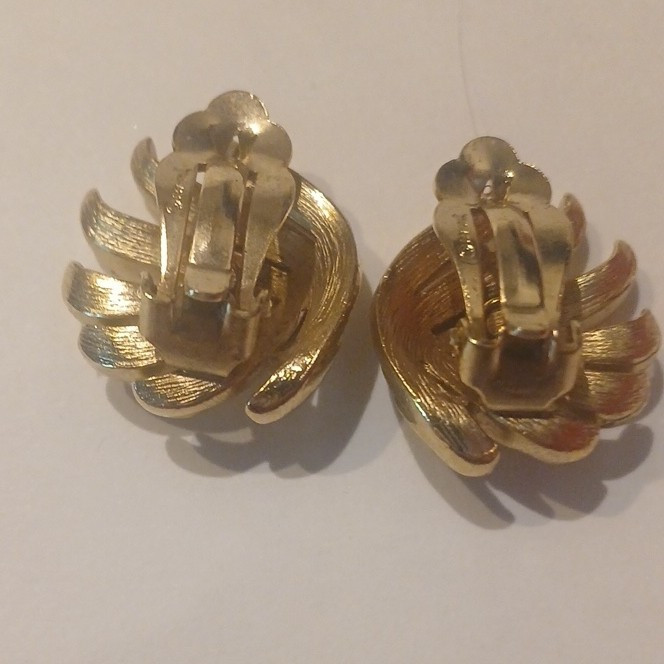 Vintage MGold Tone Textured Swirl Leaf Fan Clip-On Earrings, Trifari Stamped