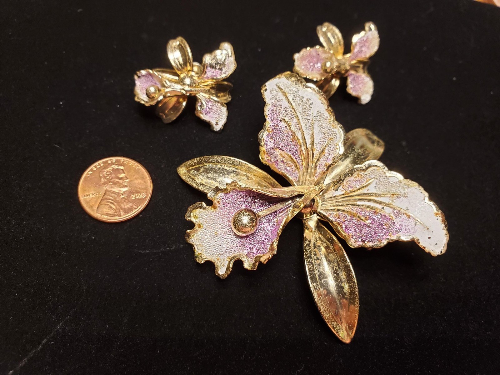 Vintage Orchid Enamel Jewelry Set | Gold-Tone Brooch, Earrings | Lavender & Whit