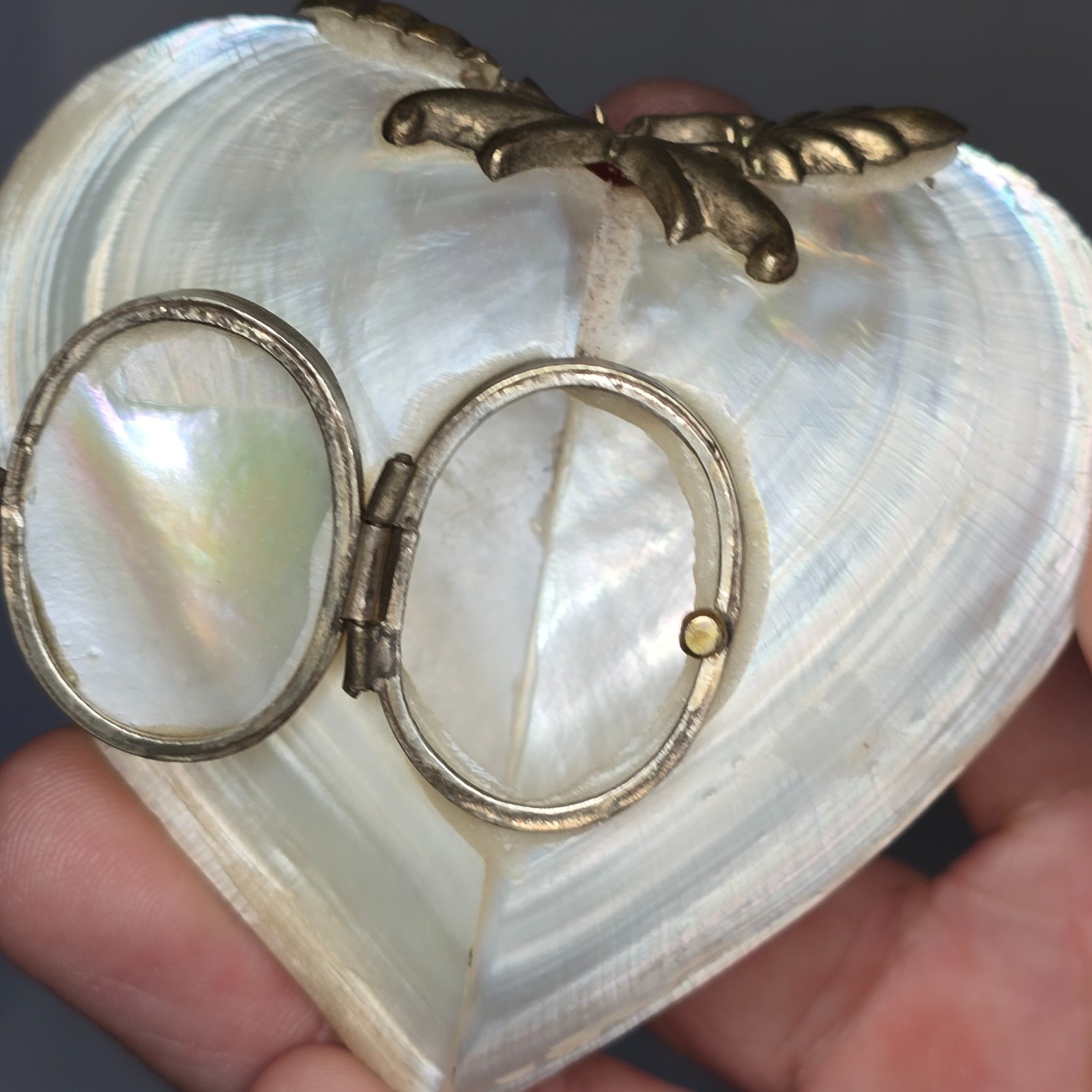 Mid Century Silvered Metal Mounted Abalone Shell Heart Locket – Mother of Pearl