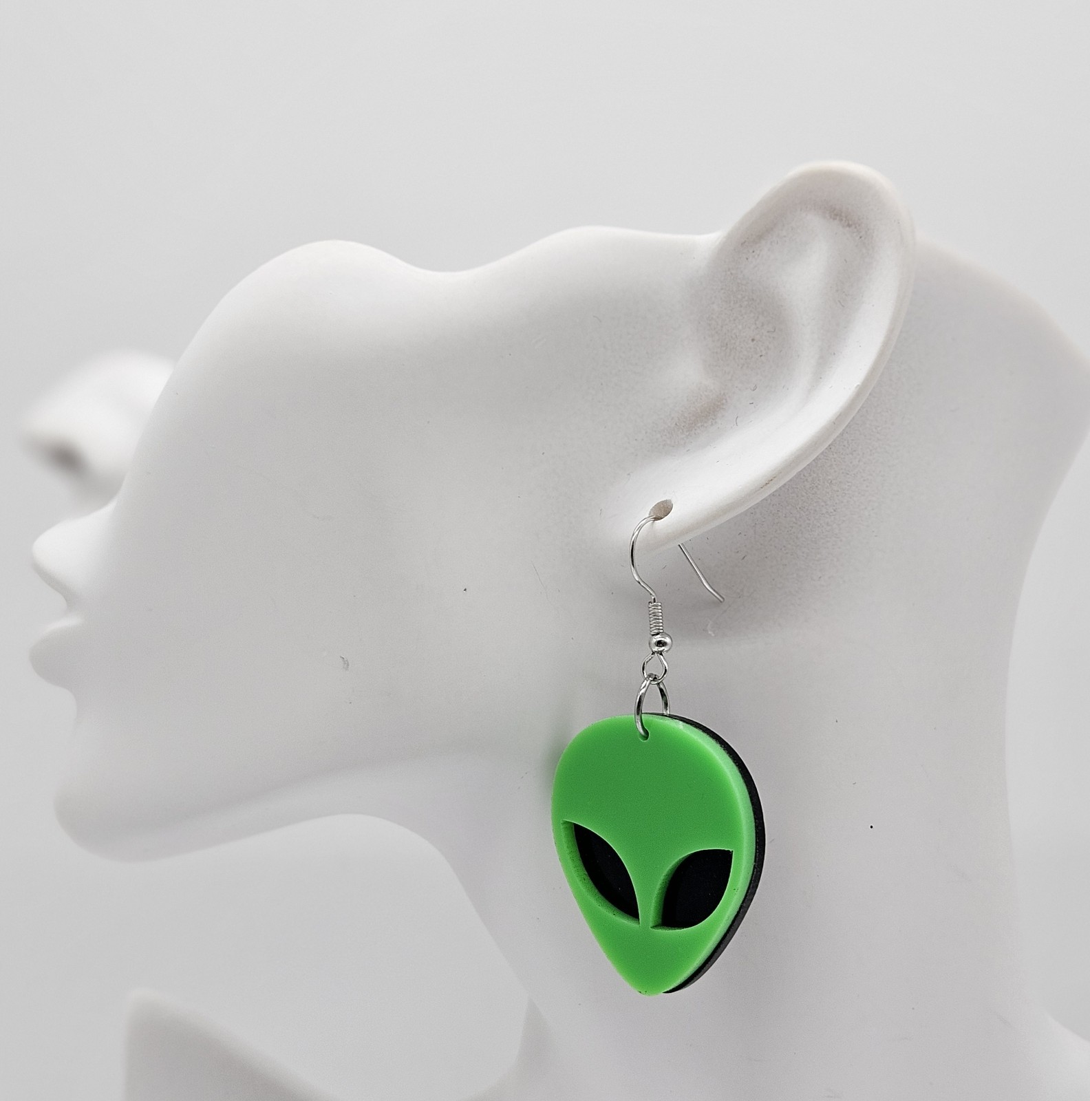 Women’s Fashion Novelty Jewelry Custom Resin Green Alien Head Earrings RE