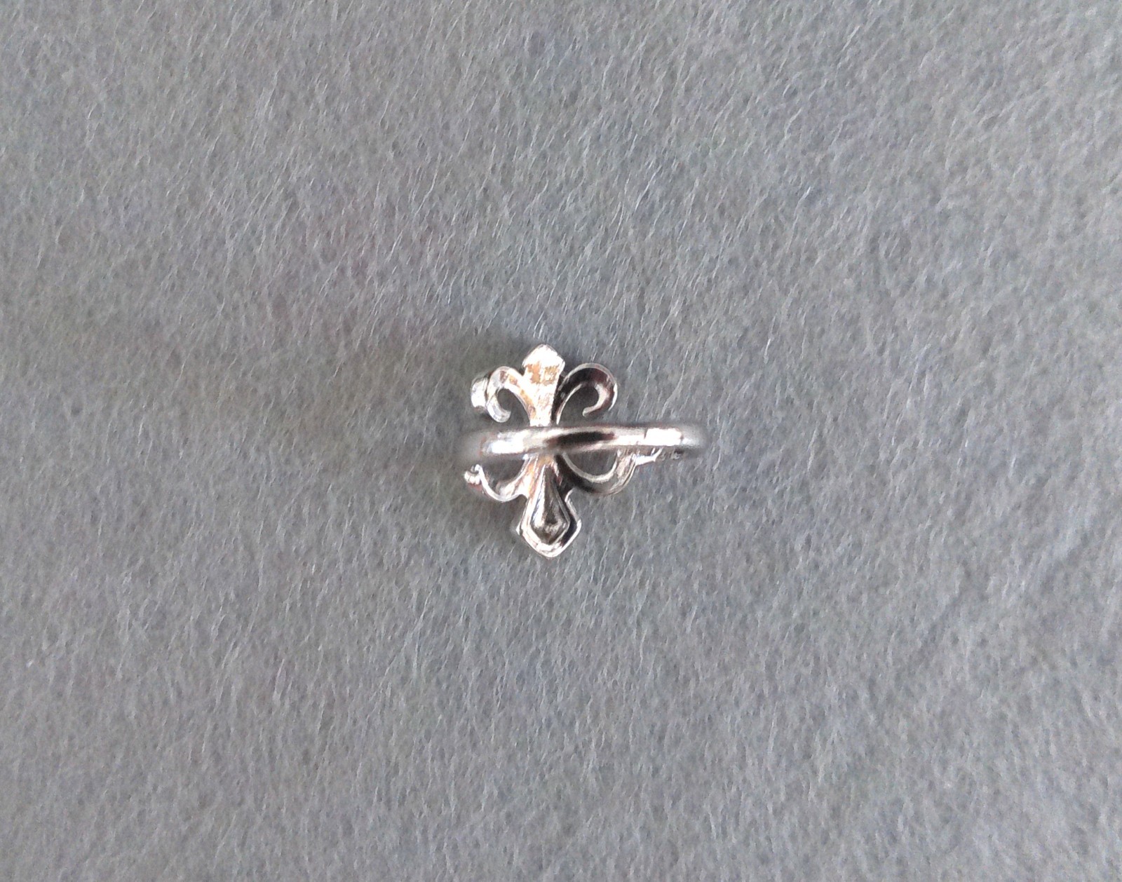 New Silvertone Fleur de Lis Ring Size 7.5 Perfect for All Occasions!