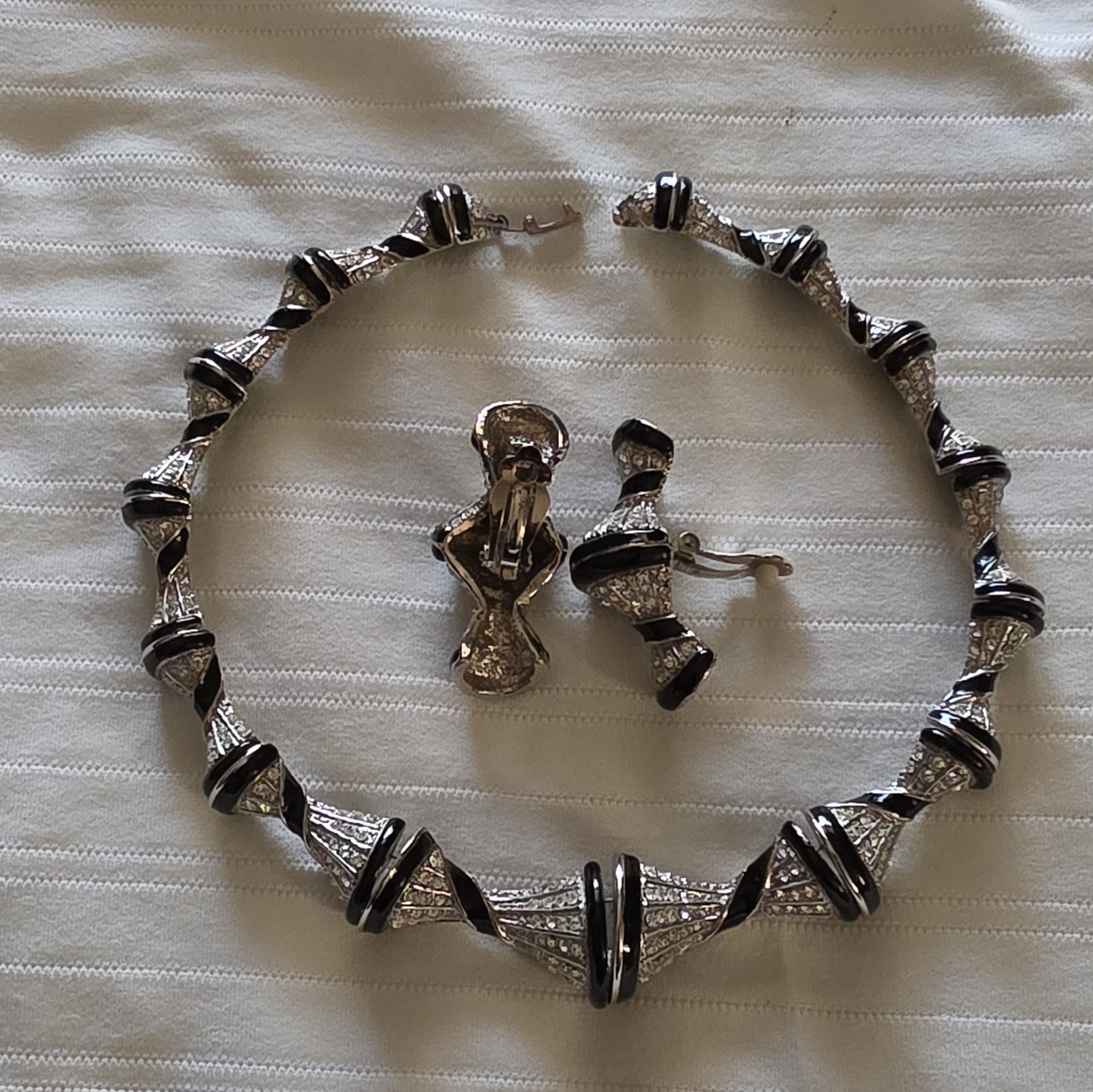 Silver Tone Black Textured Necklace & Clip-On Earrings Jewelry Set
