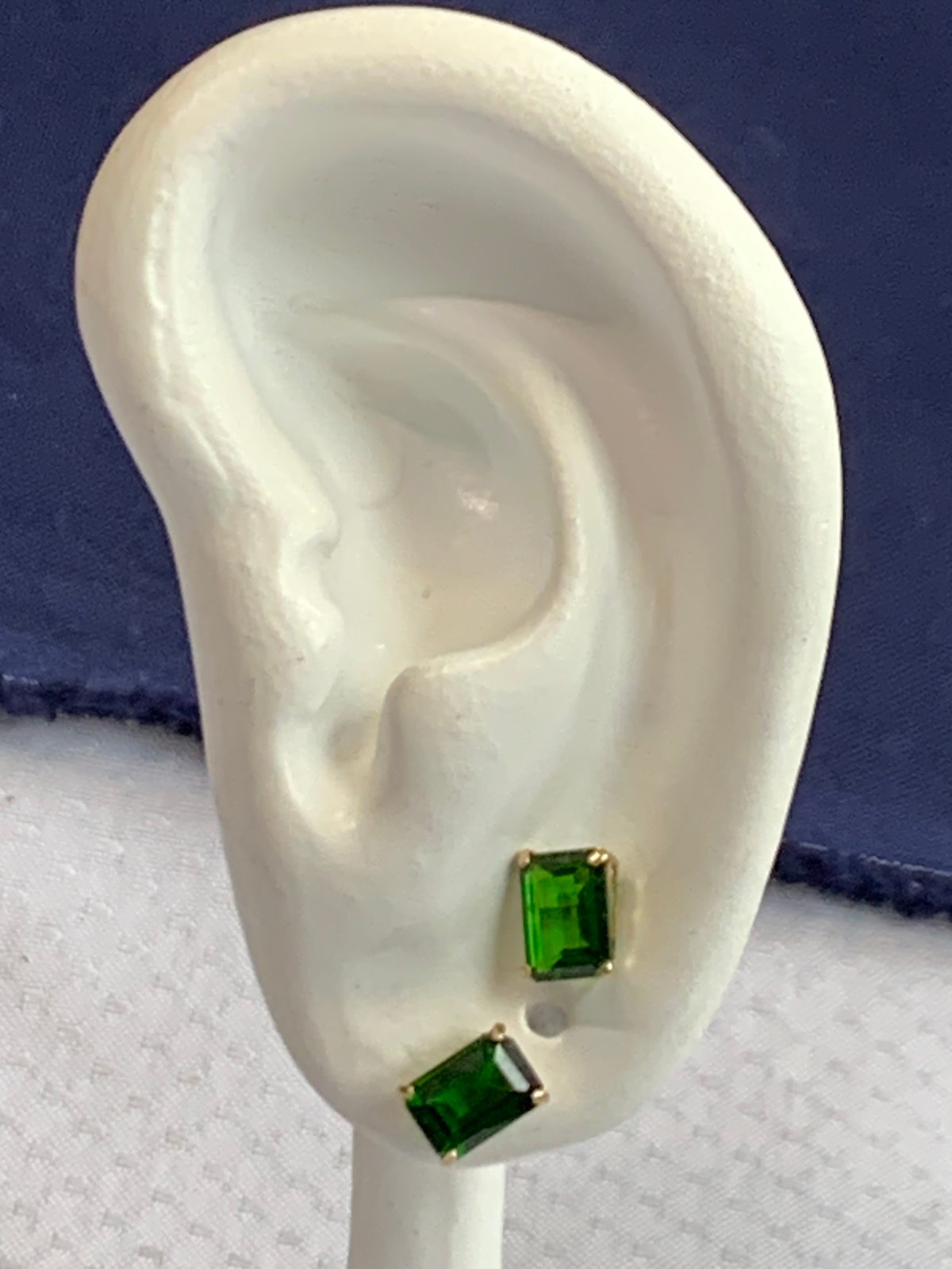 10K Yellow Gold Earrings .68g Fine Jewelry Baguette Emerald Look Studs *READ*
