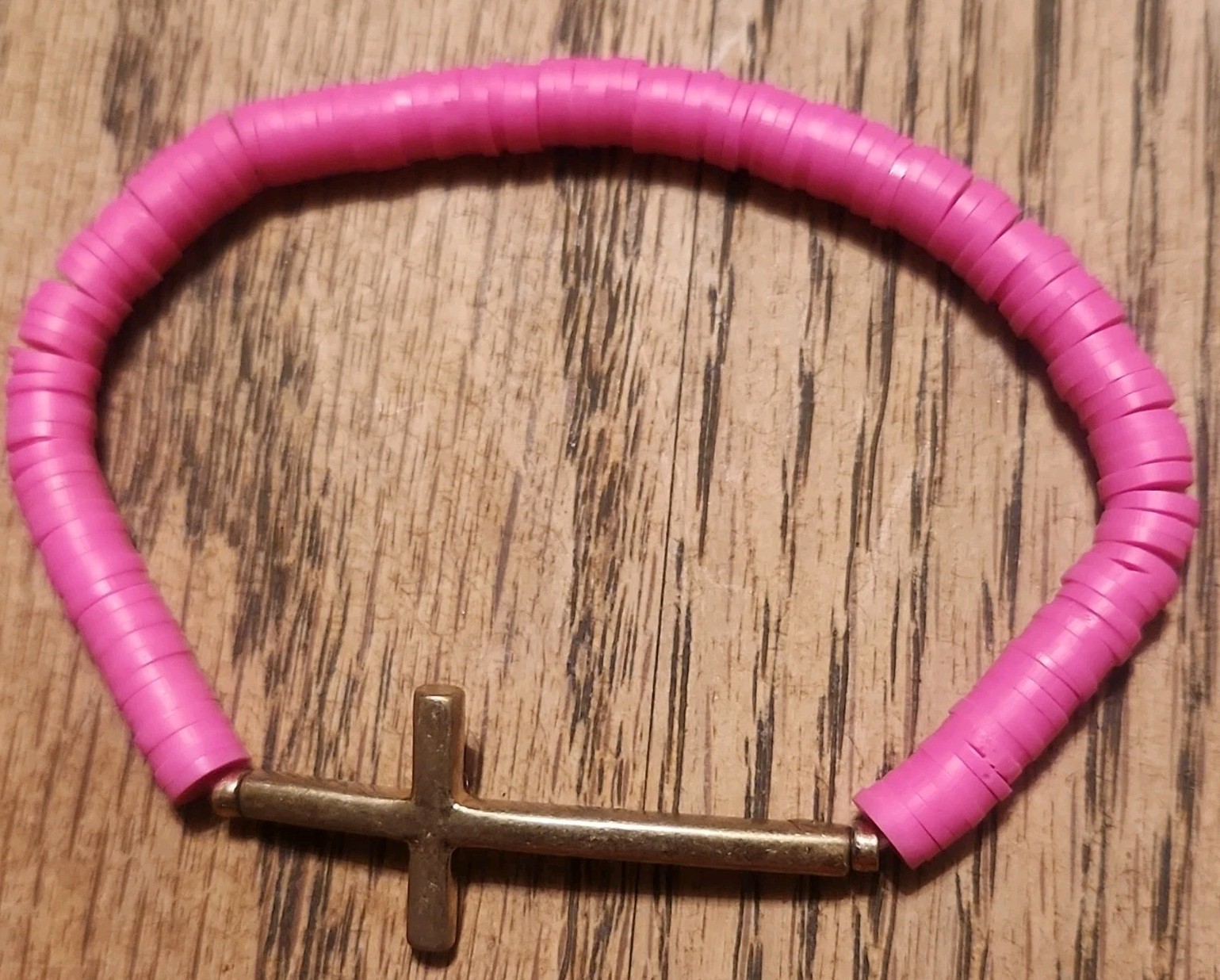 Pink Plastic Stretch Bead Bracelet w/ Gold Tone Cross Dangle Charm Religious