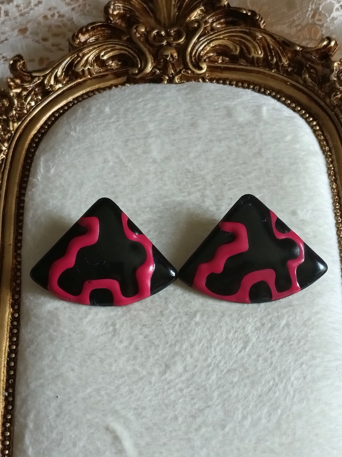 vintage Black Pink Triangle Stud Earrings Plastic Butterfly Back Closure Lobe