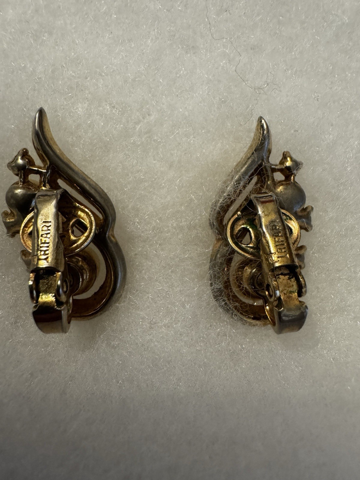 Vintage Trifari Faux Pearl Rhinestone Clip On Earrings Gold Tone Ribbon Swirl