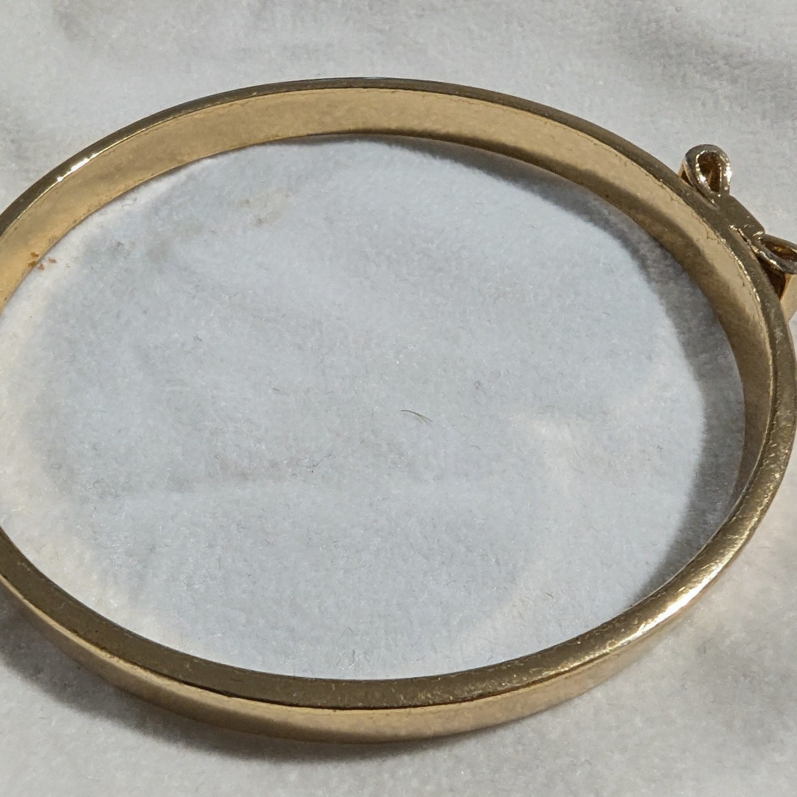 Kate Spade Small Bow Bangle Gold Tone 7.5” Slip-On Minimalist Stack Bracelet