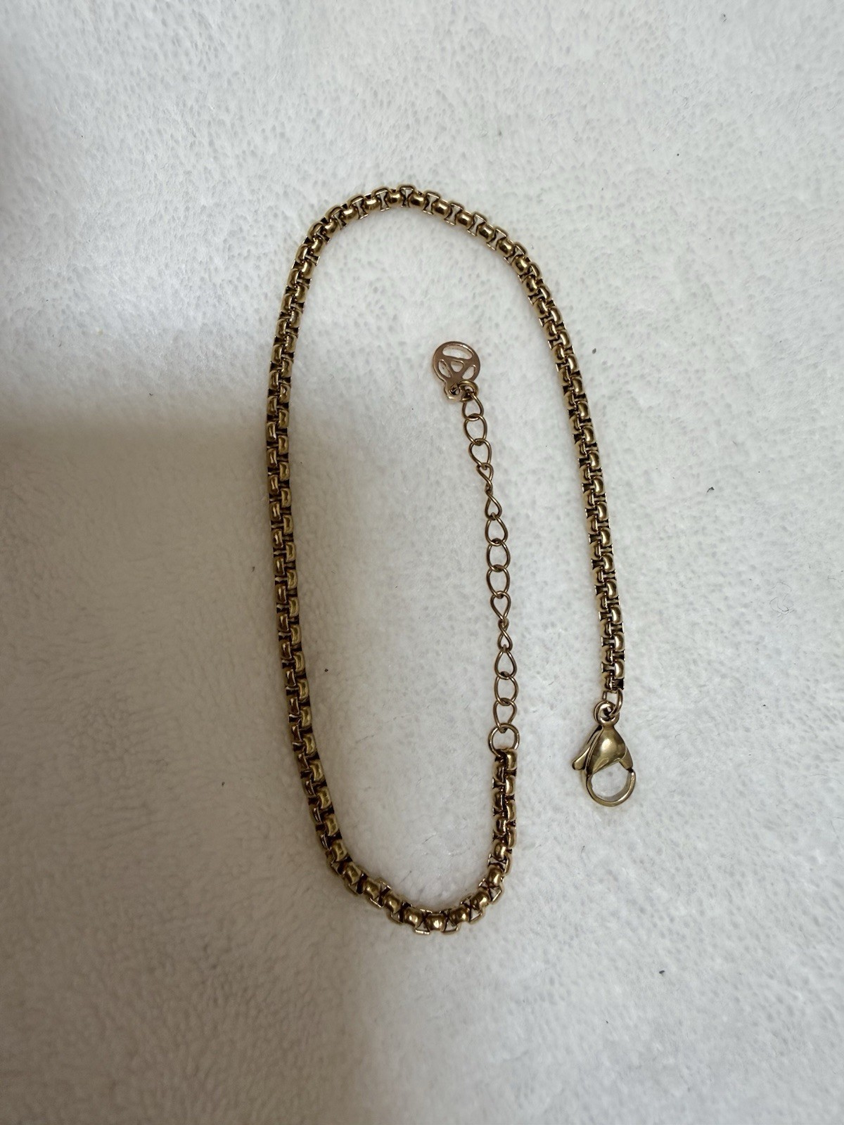 Beautifully Crafted Gold Tone Round Box Chain Extender Bracelet