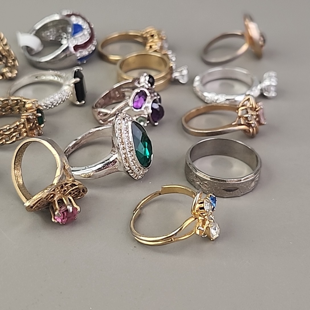 Ring Lot of 16 Rhinestones Multi Tone Various Sizes 6-8