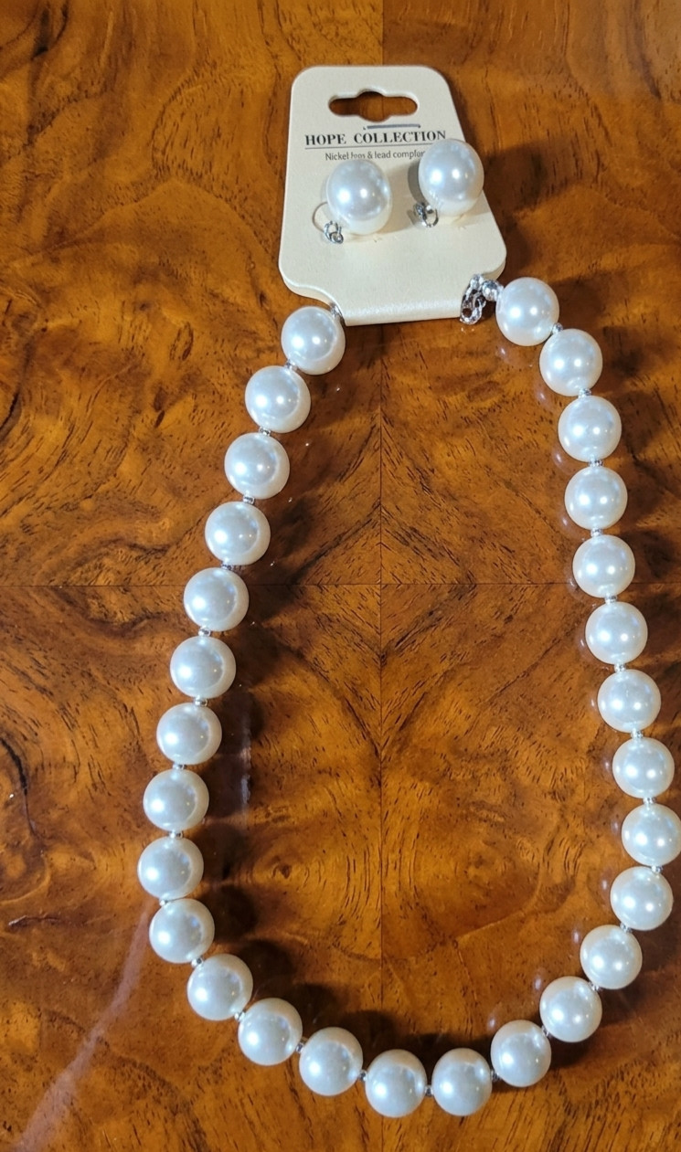 Elegant Classy Freshwater Ivory Pearl Necklace and Earrings Set