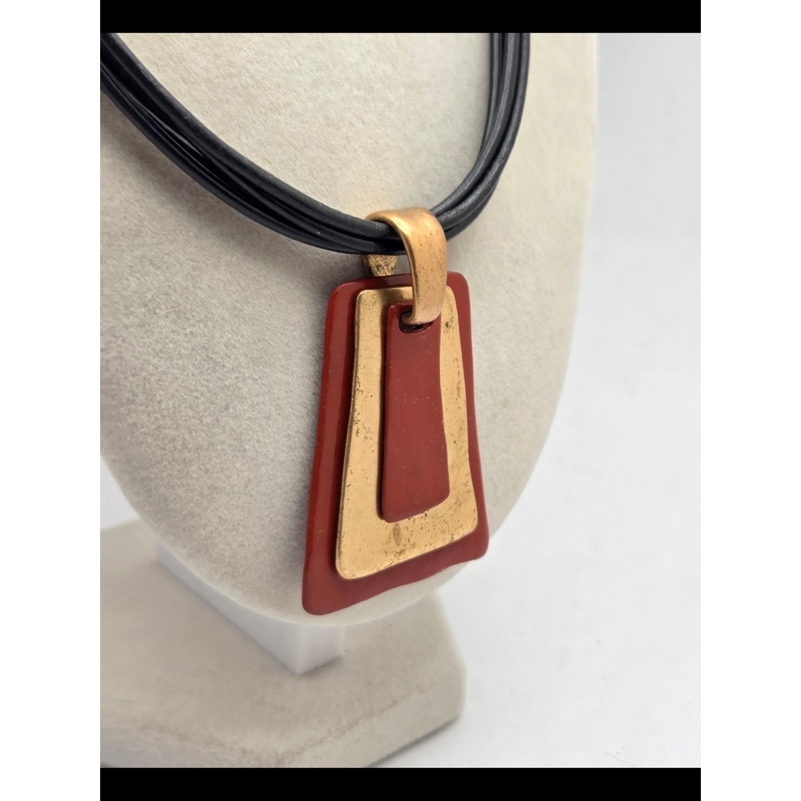 Chico’s Mid-Century Modern Style Resin & Brass Pendant Necklace Multi-Strand Cor