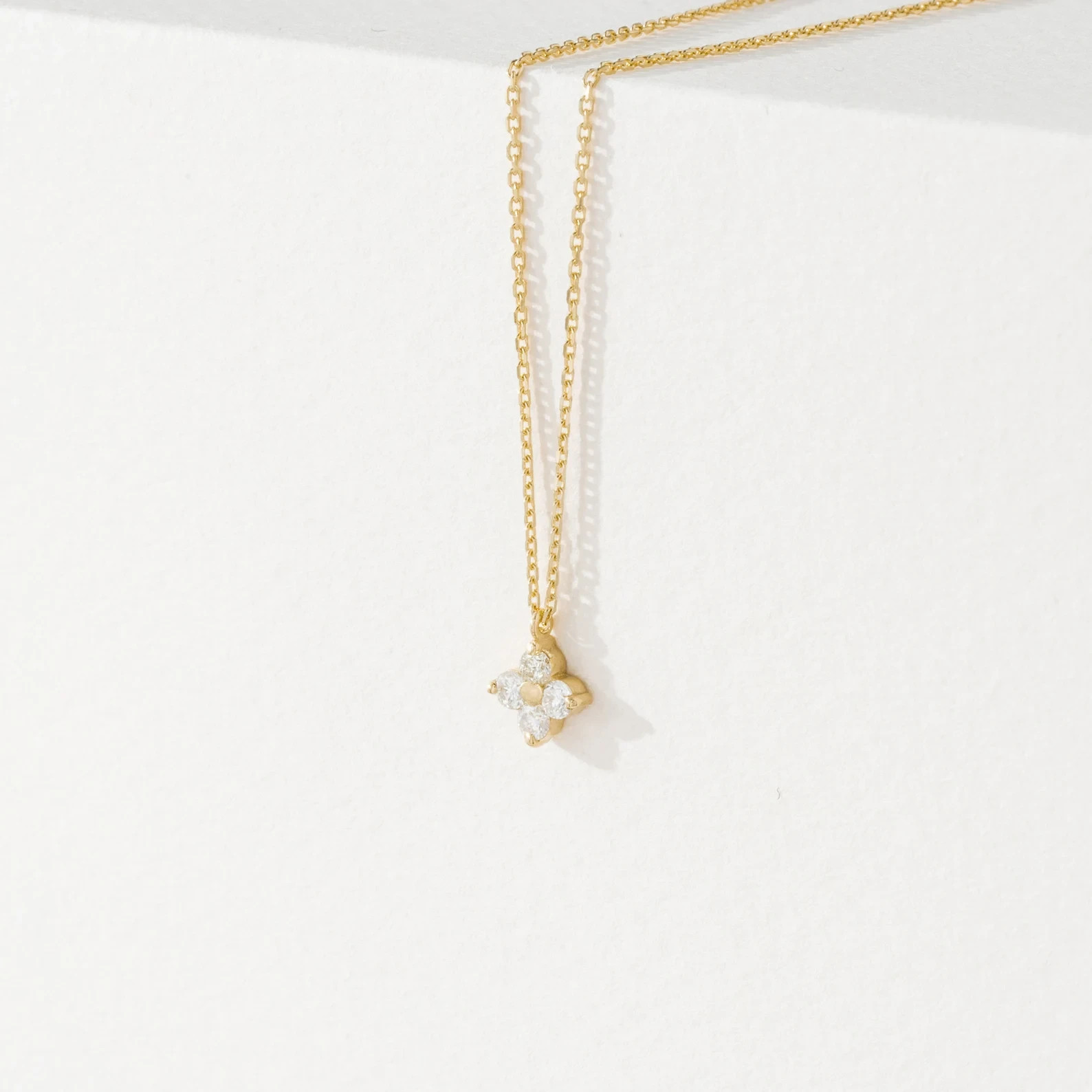 Lab Grown 1.00 Ct Round EF VS Diamond Small Clover Necklace in 14K Solid Gold