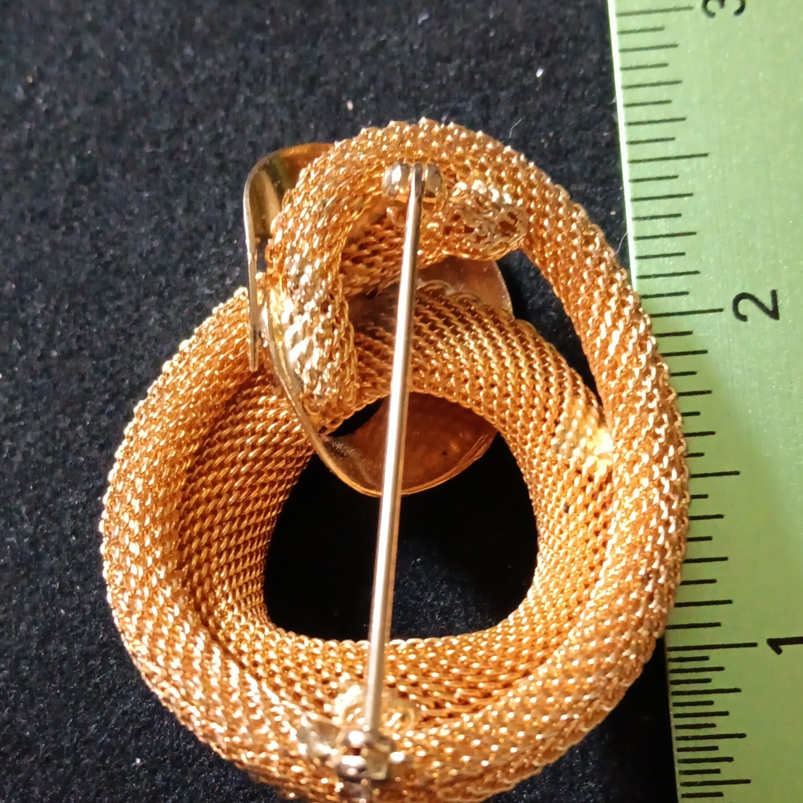 Coro Gold Tone Textured Mesh Round Circle Brooch Pin 2 in Metal Beauty Theme