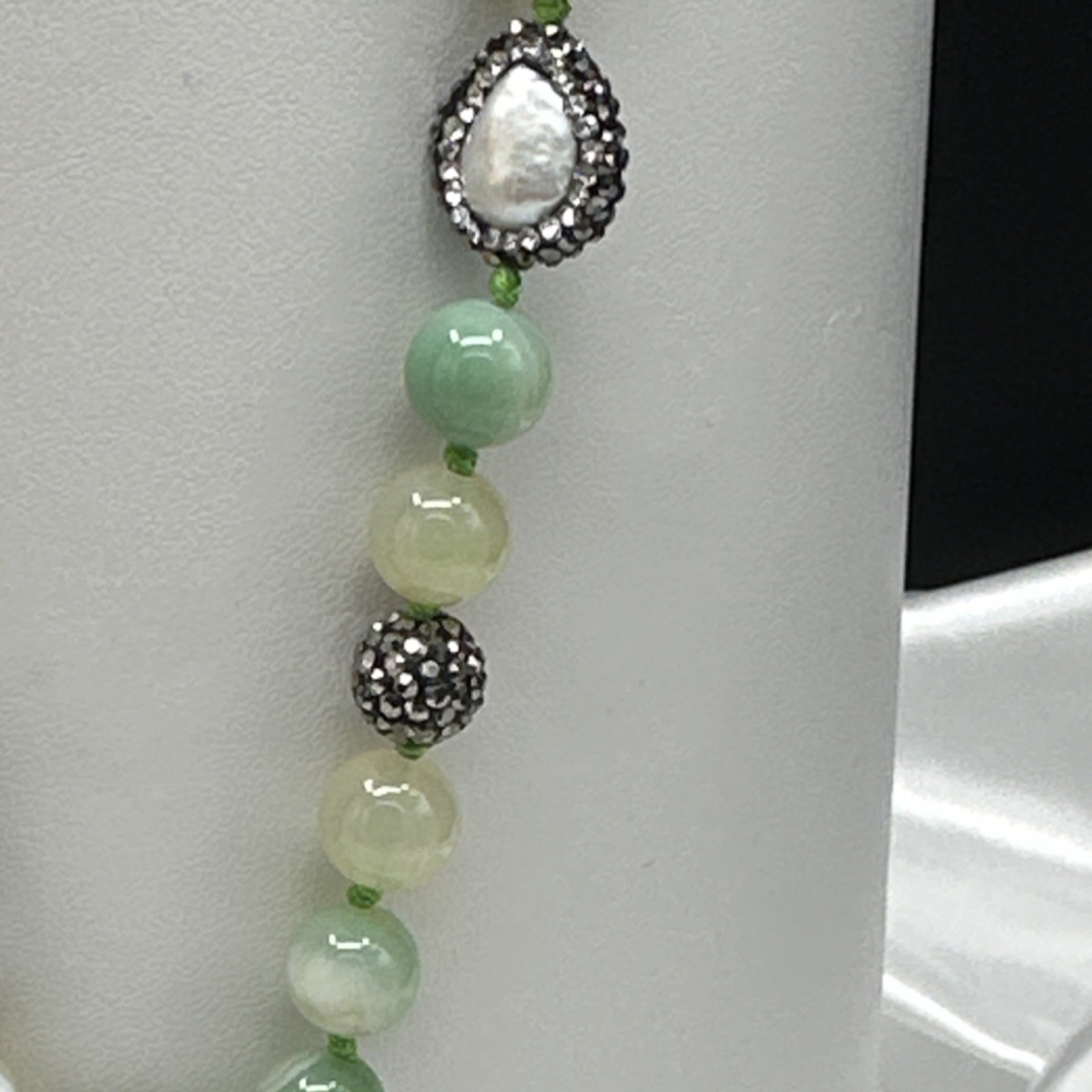 Green Agate Teardrop Pendant Beaded Necklace with Pearl Accents