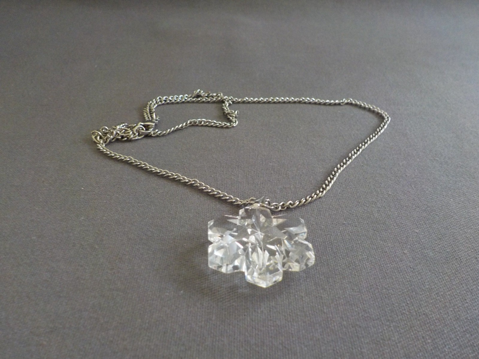 Snowflake Glass Necklace Silver Tone Metal Pendant Chain