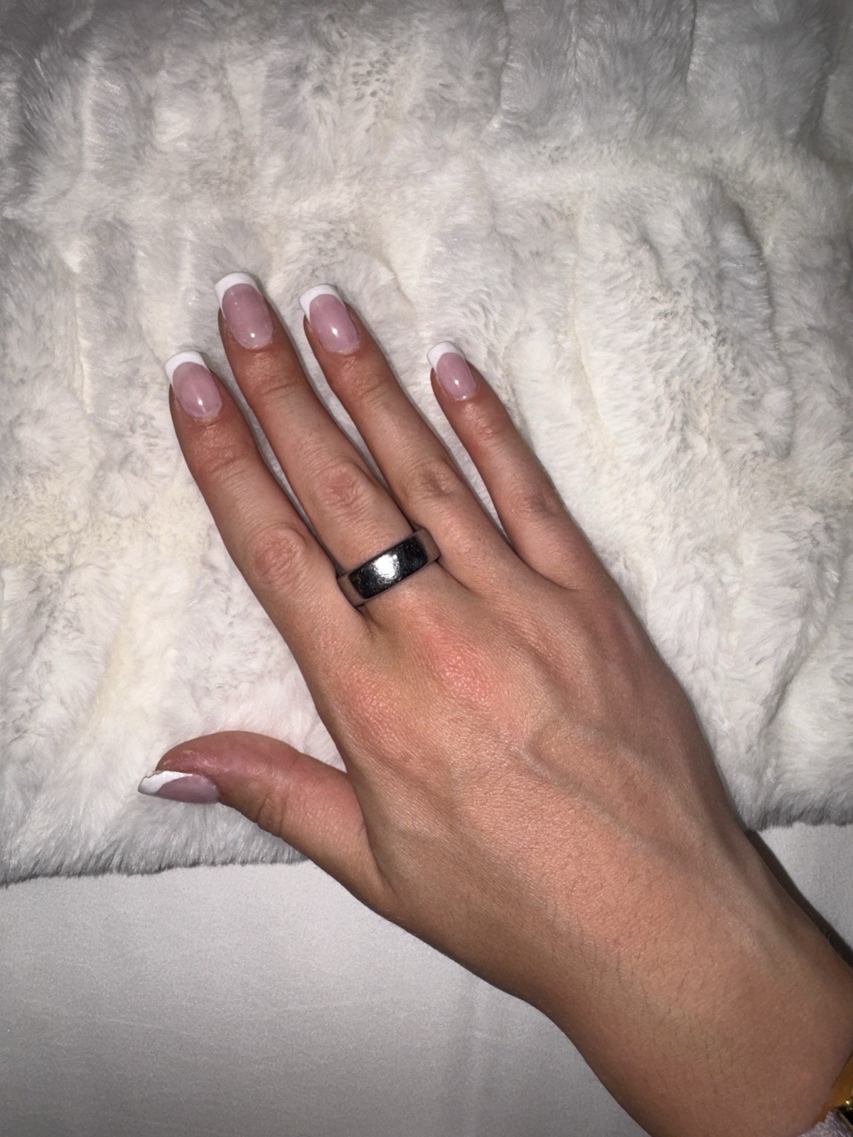 Oura Ring Silver Gen 3 Horizon Size 9 Pre-Owned. Charger and 5 covers included!!