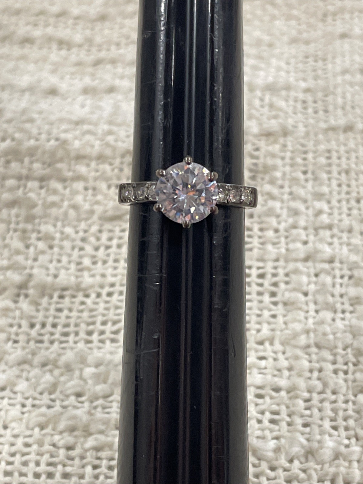 Silver Toned Round Clear White Gem & Accent Stones Band Ring Size 8