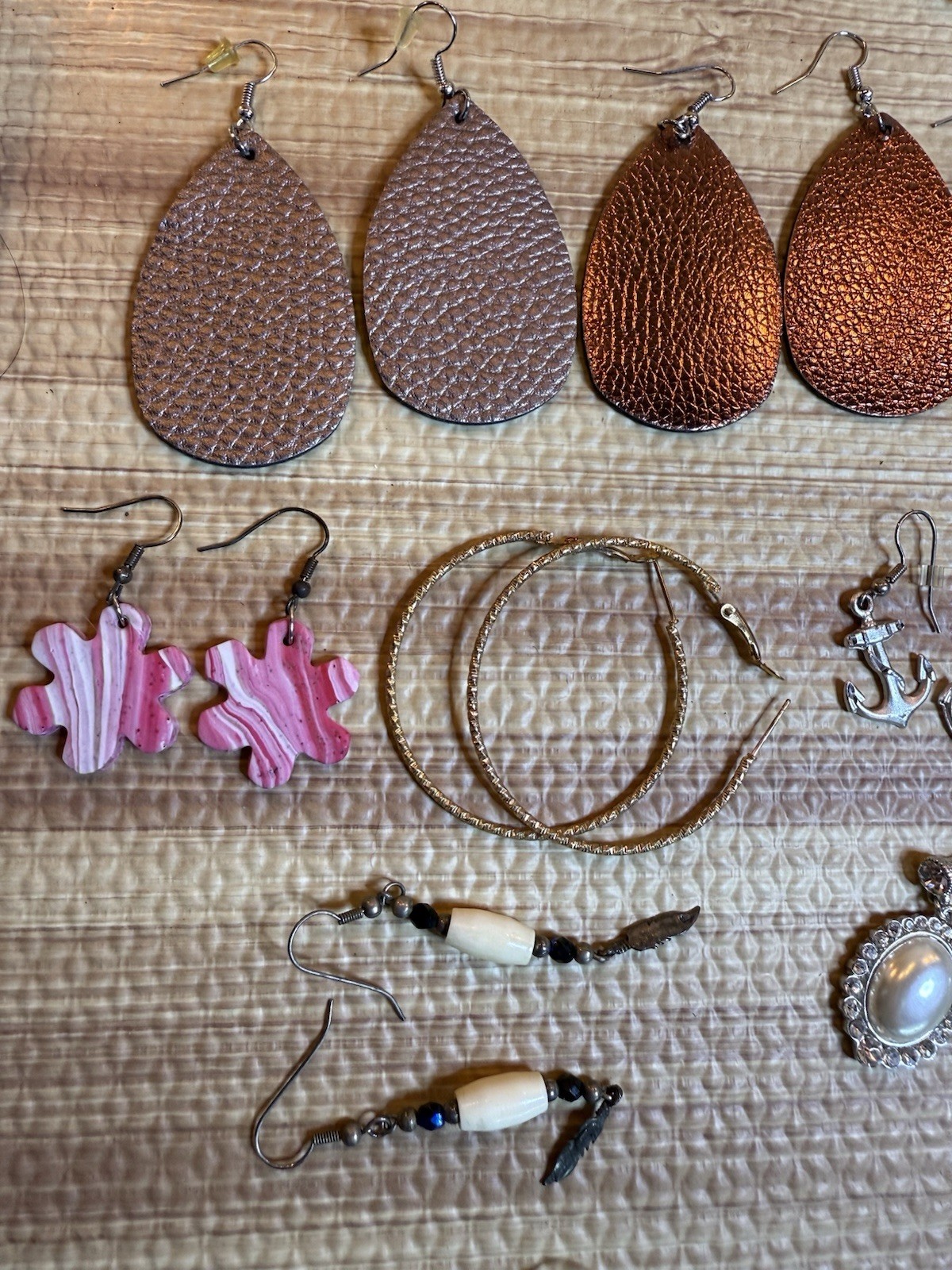 Beautiful Women’s Lot Of 11 Pairs Of Fashion Earrings Multicolor Style Varies