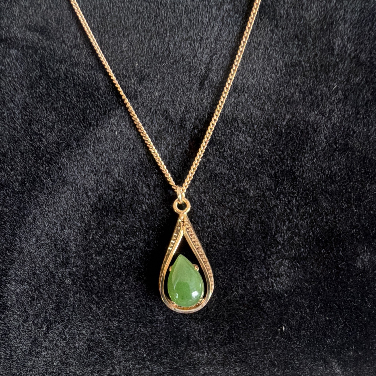 Vintage 1/20 12K Gold Filled Teardrop Green Jade Style Pendant Necklace 18″ GF