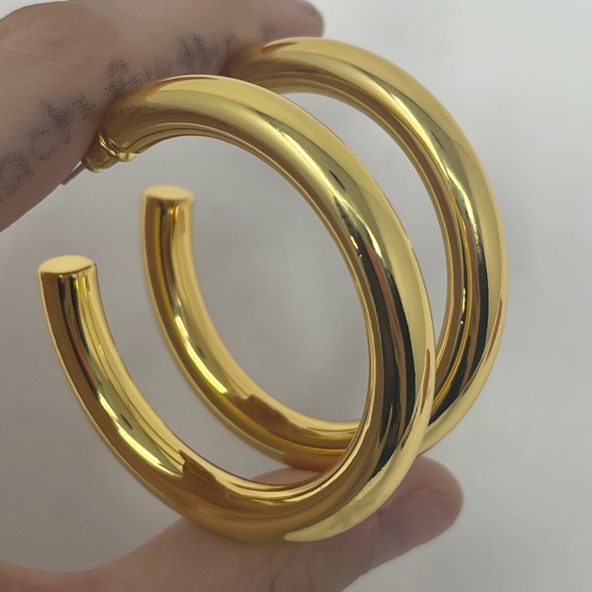Pavoi Gold Tone Chunky Hoop Earrings High Polish C Shaped Tubular 40mm