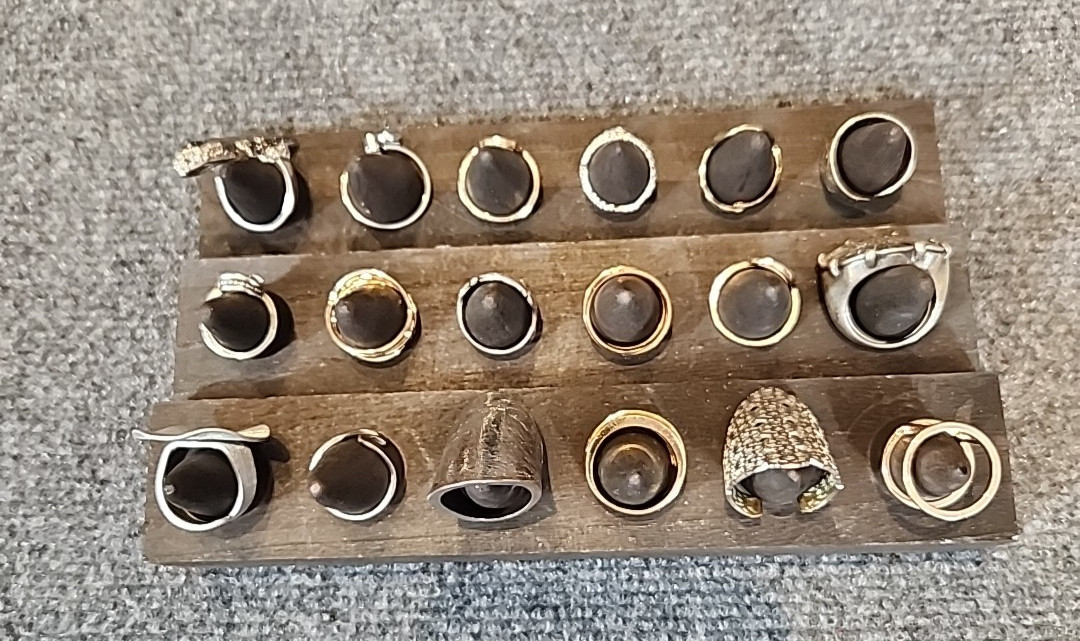 Jewelry 18 Rings Egyptian Adjusts Sized Gold Silver Tones See Description #181