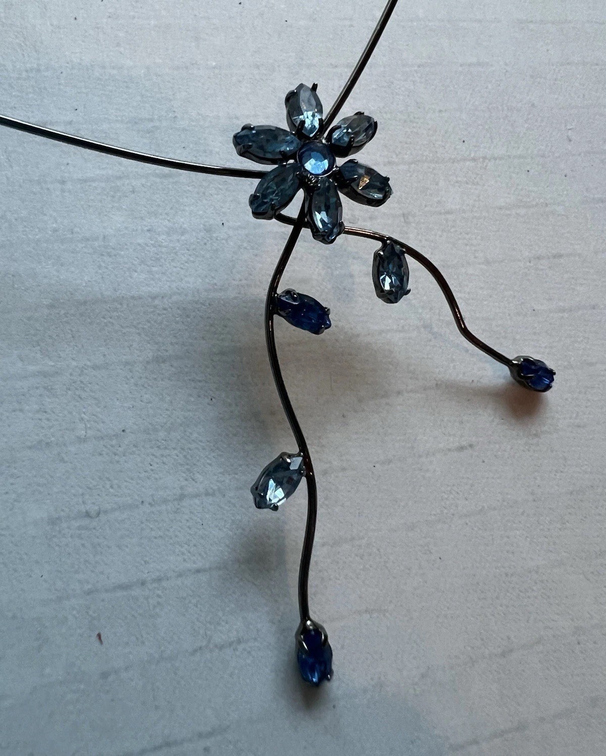 Beautiful Blue Prong Set Rhinestone Slip On Wired Collar Necklace Dark Gray H3