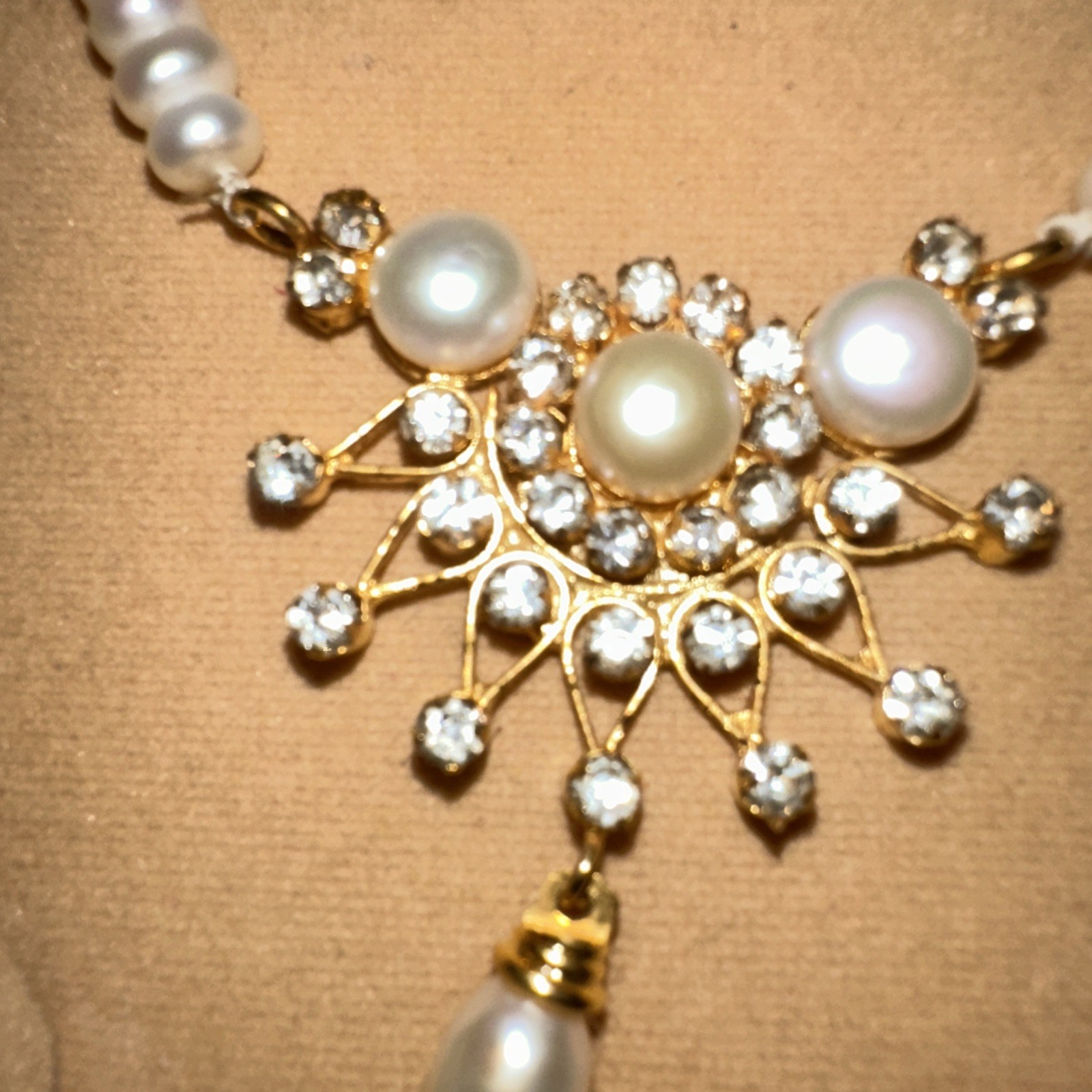 New v Elegant Good Quality Pears and Zirconia Necklace with Earrings Set