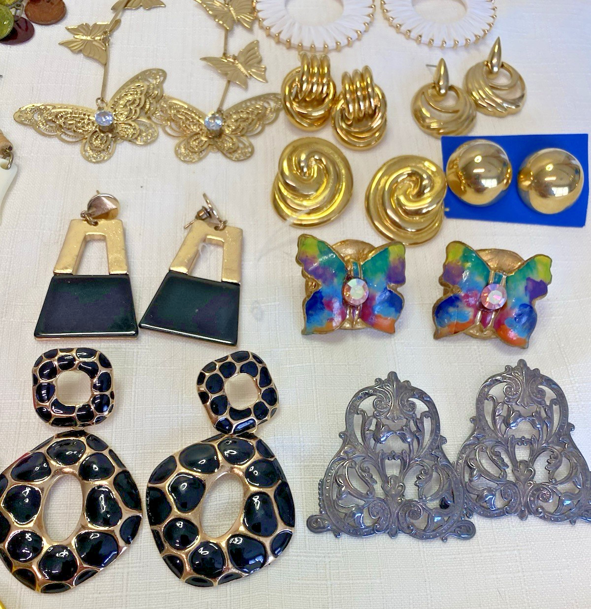 COSTUME EARRINGS Lot 46 Pairs Statement Bold Chunky Mixed Vintage to Modern