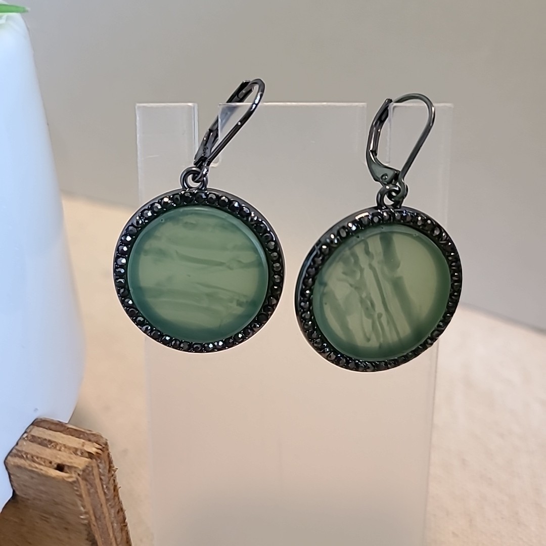 Unknown Brand Elegant Green Dangle Earrings Ladies Pre-Owned Business Casual