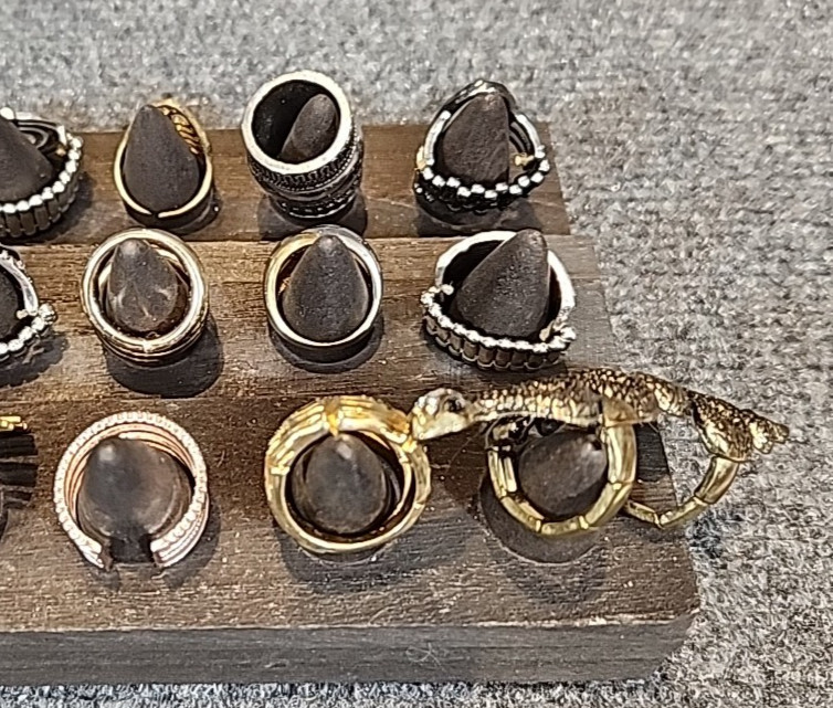 Jewelry 18 Rings Egyptian Theme Adjusts Sized Stretch See Description Lot #219