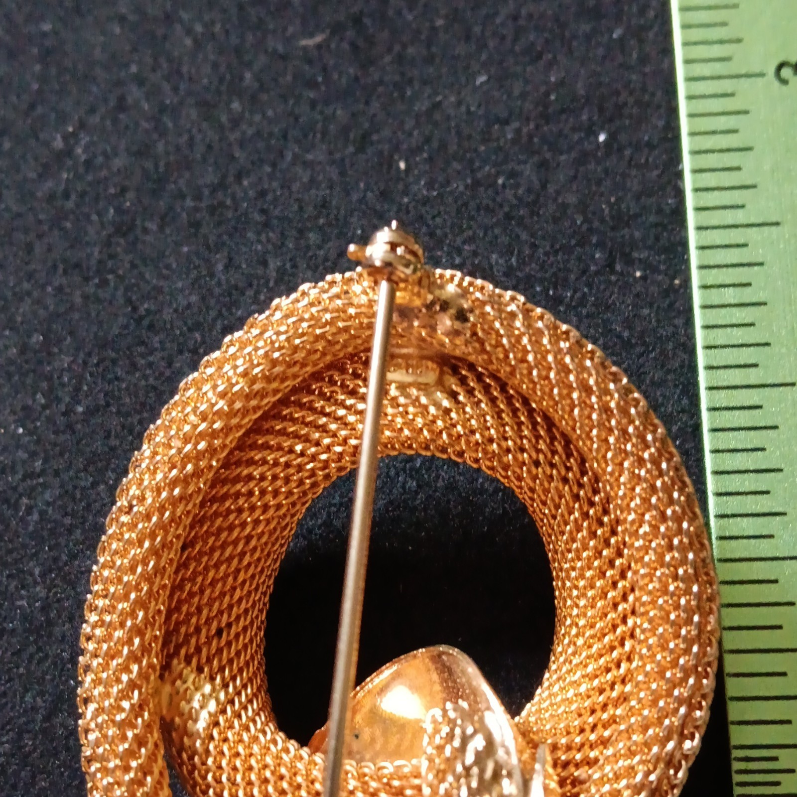 Coro Gold Tone Textured Mesh Round Circle Brooch Pin 2 in Metal Beauty Theme