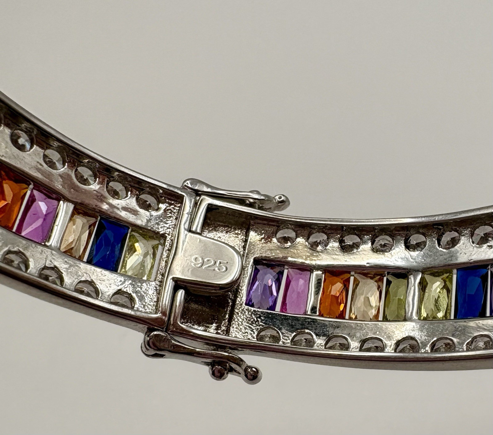 43.27g 925 Sterling Silver Rainbow CZ Hinged Bangle Bracelet Channel Set 6.5”